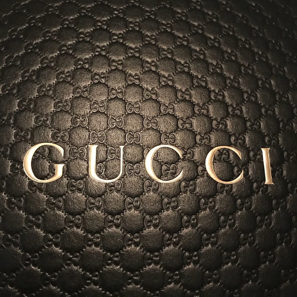 Authentic Gucci box w/ magnetic lid - Picture 2 of 4